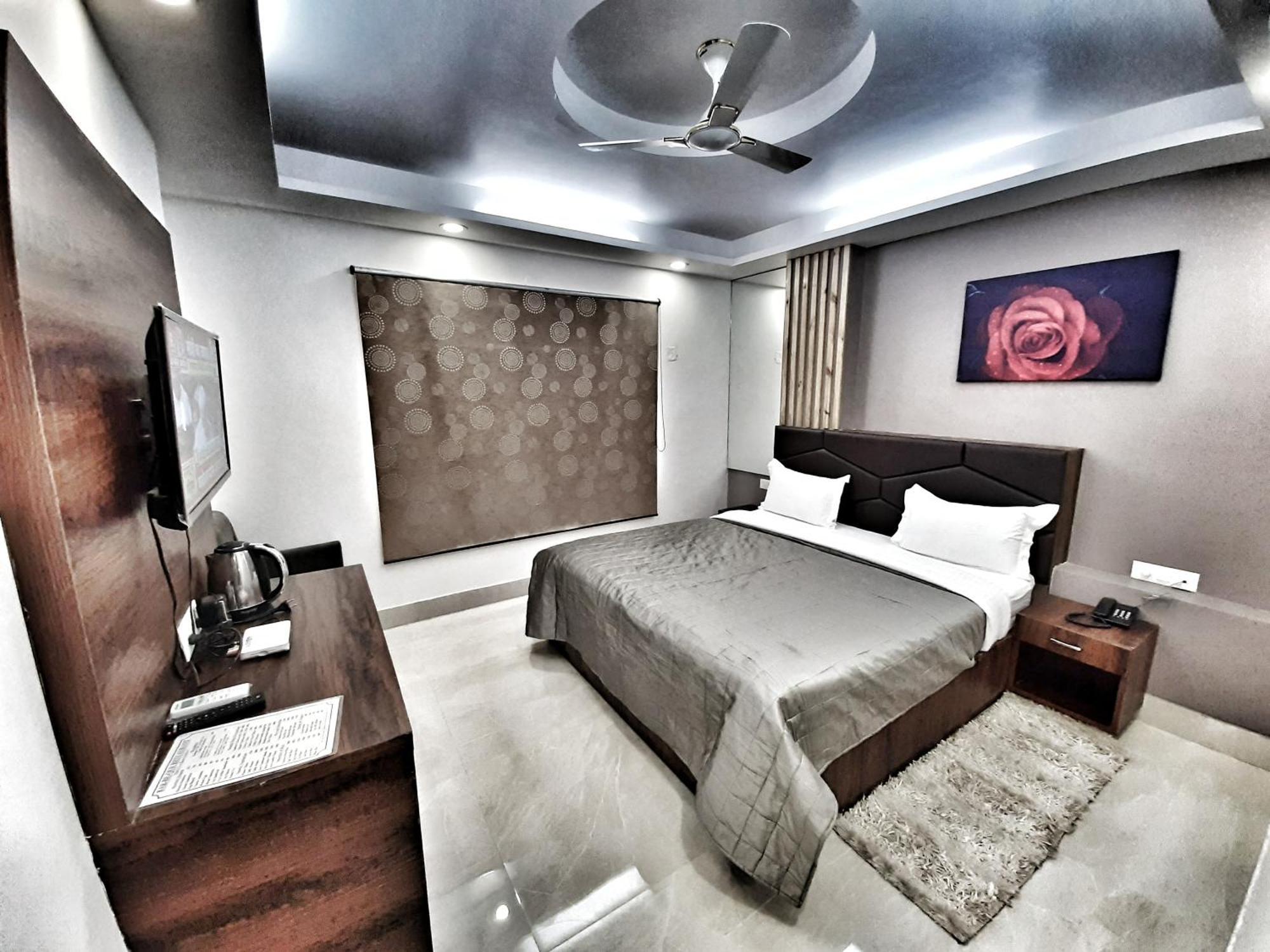 Airport Hotel Delhi Aerocity, 15 Mins Yashobhoomi New Delhi Exterior photo